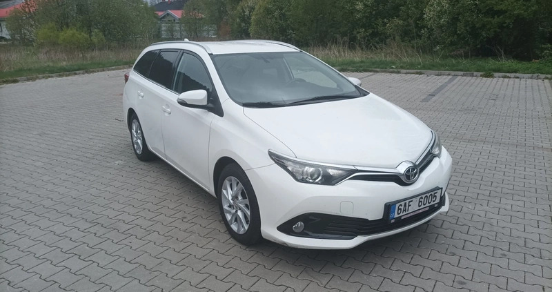 Toyota Auris cena 38990 przebieg: 190000, rok produkcji 2017 z Urzędów małe 121